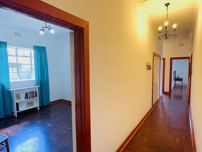 4 Bedroom Family Home Overlooking the Golf Course in Selection Park - Photo 9