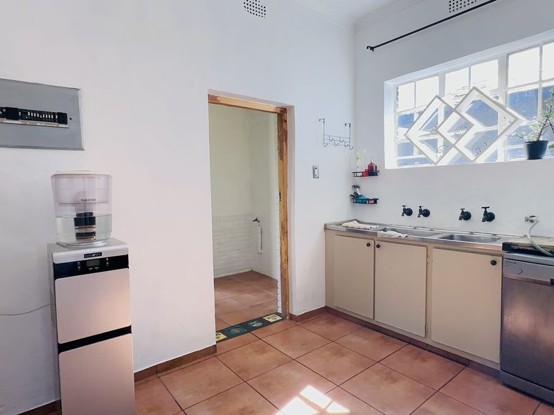 4 Bedroom Family Home Overlooking the Golf Course in Selection Park - Photo 7