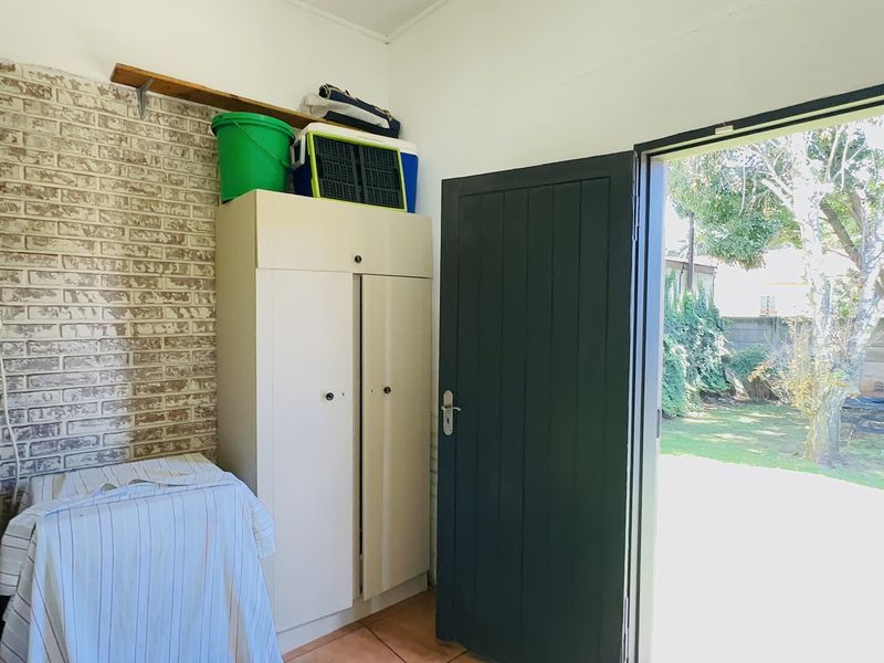 4 Bedroom Family Home Overlooking the Golf Course in Selection Park - Photo 8