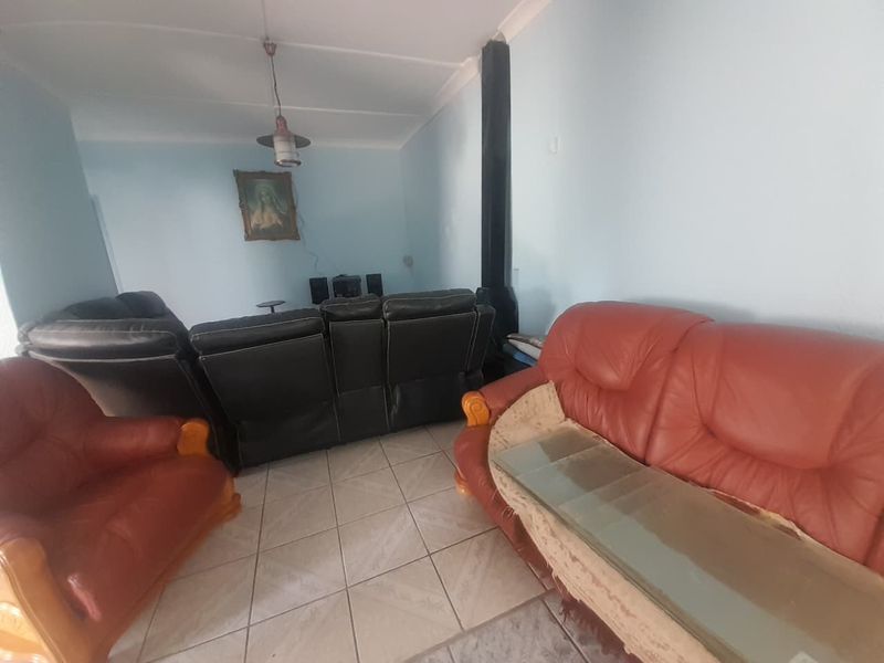 Neat family home for sale - Photo 5