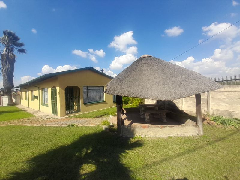Neat family home for sale - Photo 1