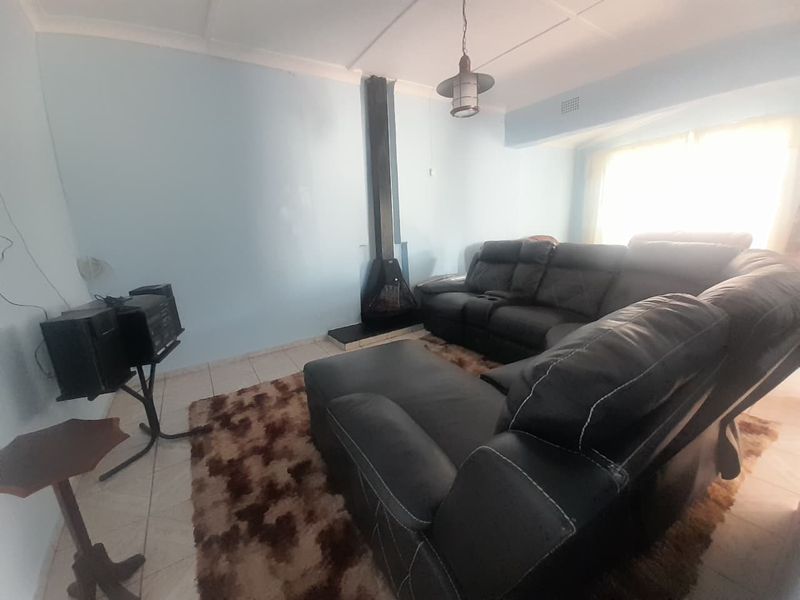 Neat family home for sale - Photo 6