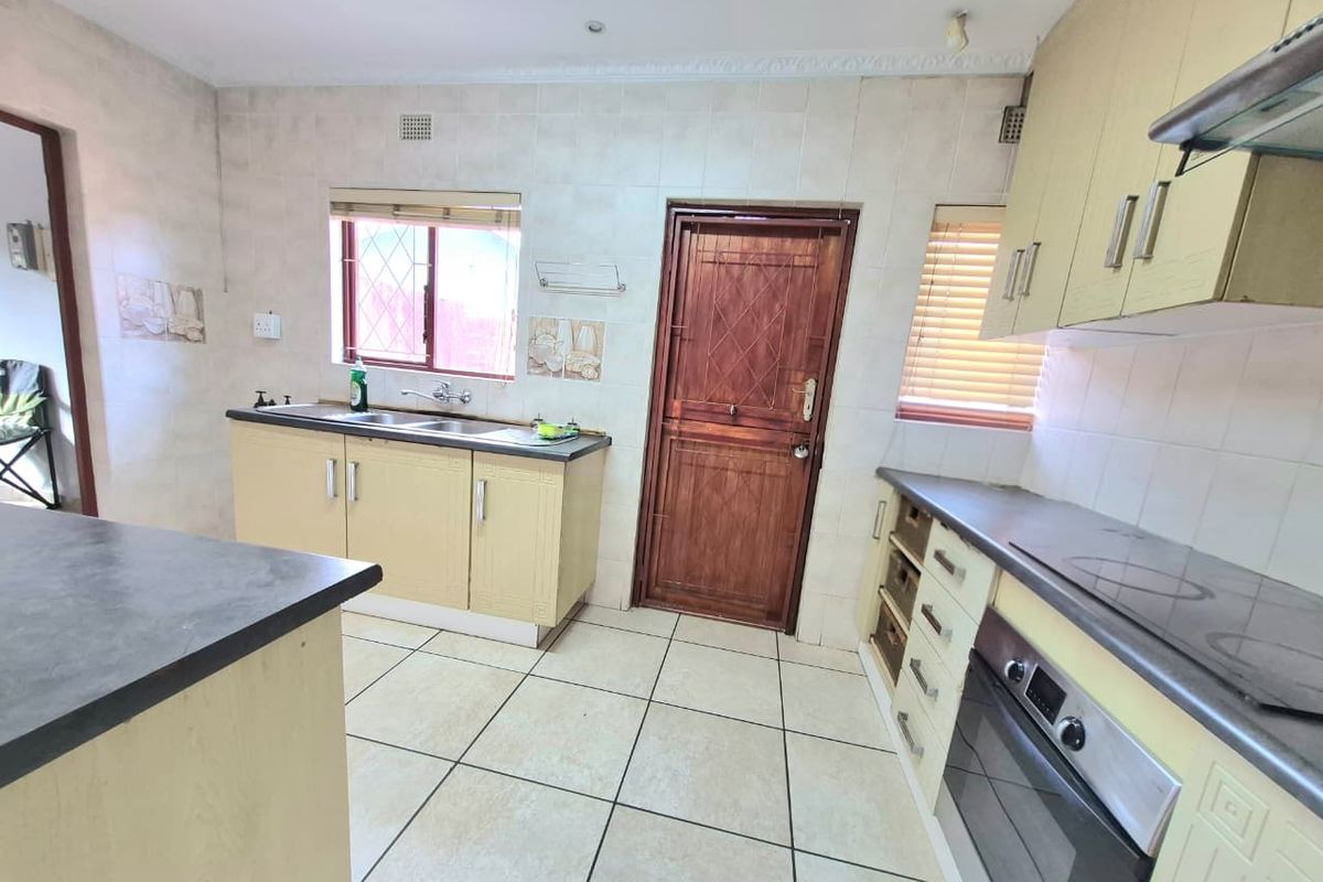 3 bedroom house - Photo 2