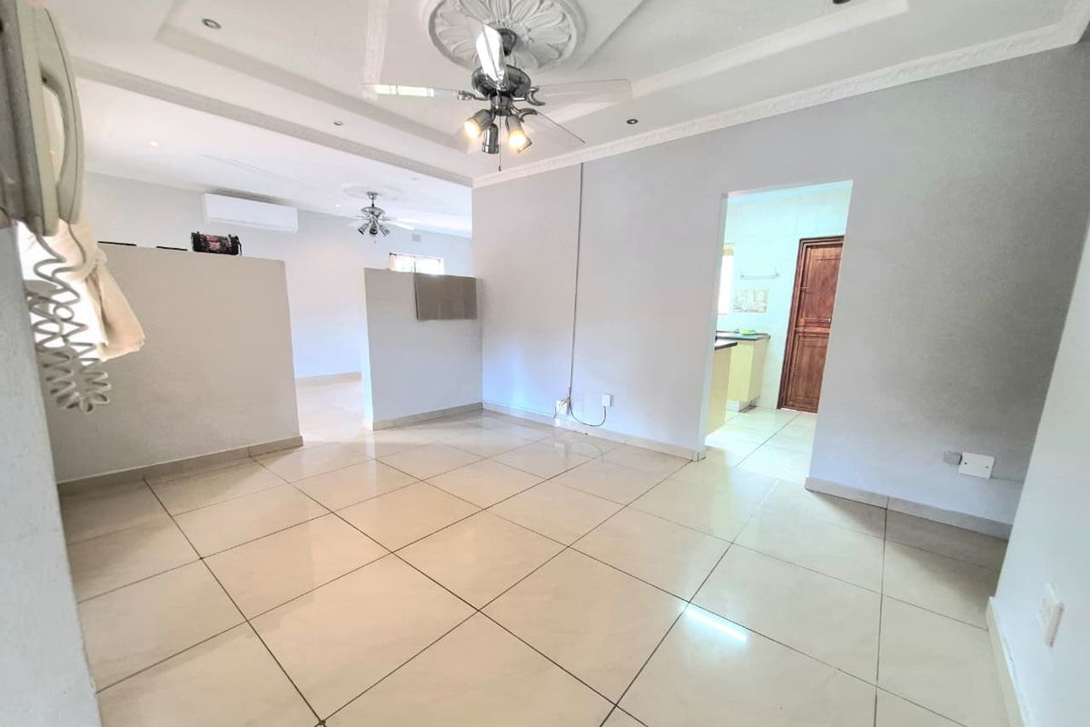 3 bedroom house - Photo 3