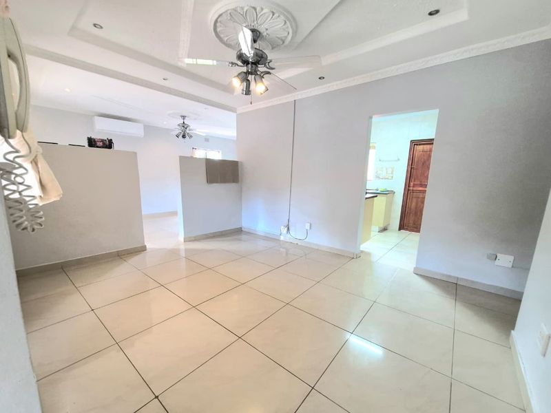 3 bedroom house - Photo 3