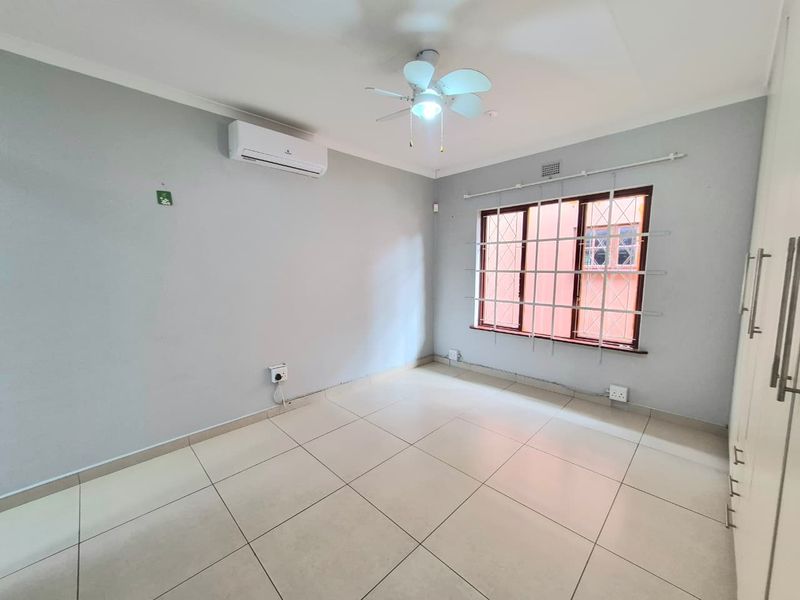 3 bedroom house - Photo 4