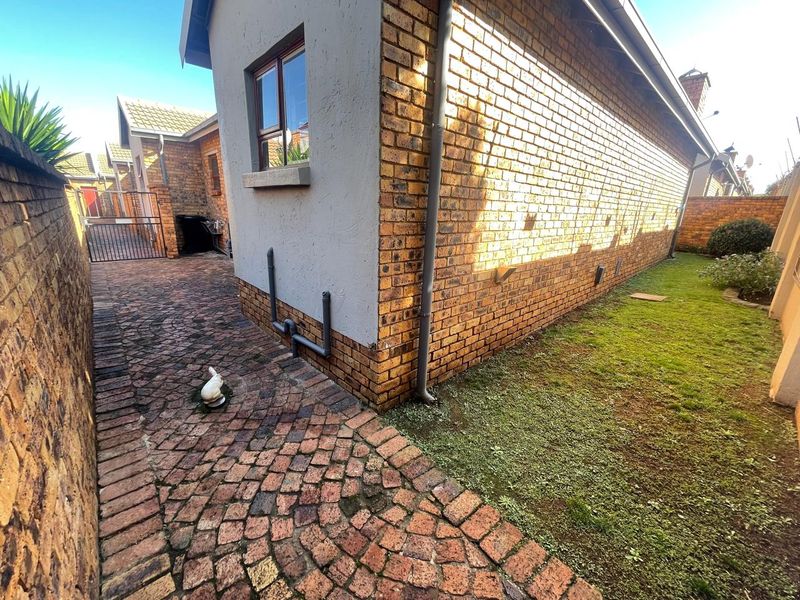 2 Bedroom Simplex To Let in Bartlett - Photo 5