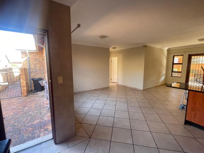 2 Bedroom Simplex To Let in Bartlett - Photo 7