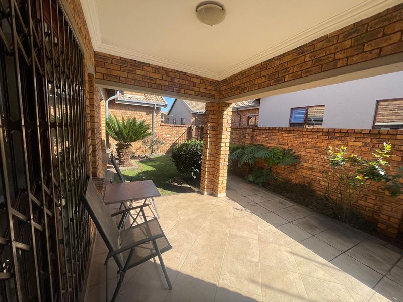 2 Bedroom Simplex To Let in Bartlett - Photo 3