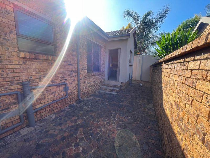 2 Bedroom Simplex To Let in Bartlett - Photo 6