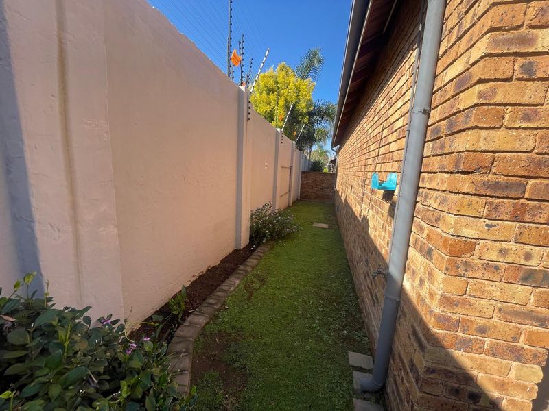 2 Bedroom Simplex To Let in Bartlett - Photo 4