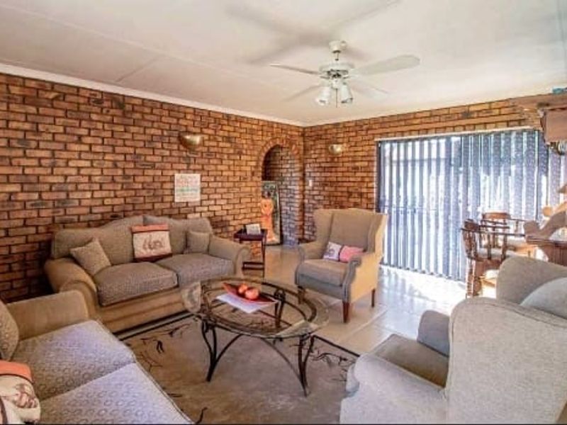 Well-Maintained Family Home with Exceptional Features - Photo 9