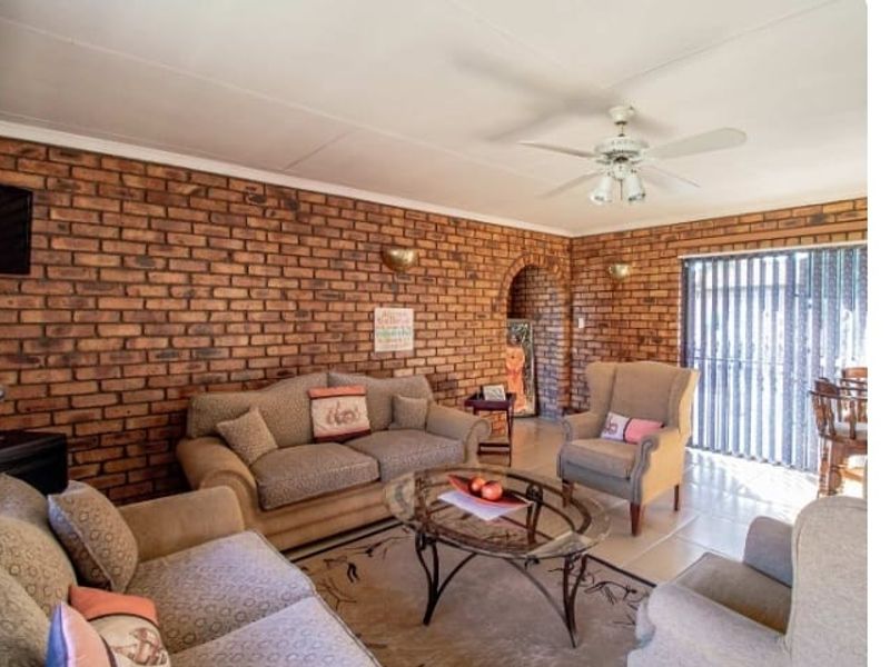 Well-Maintained Family Home with Exceptional Features - Photo 10