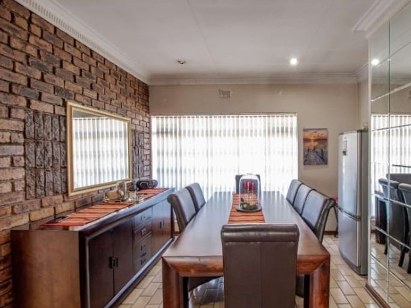 Well-Maintained Family Home with Exceptional Features - Photo 8