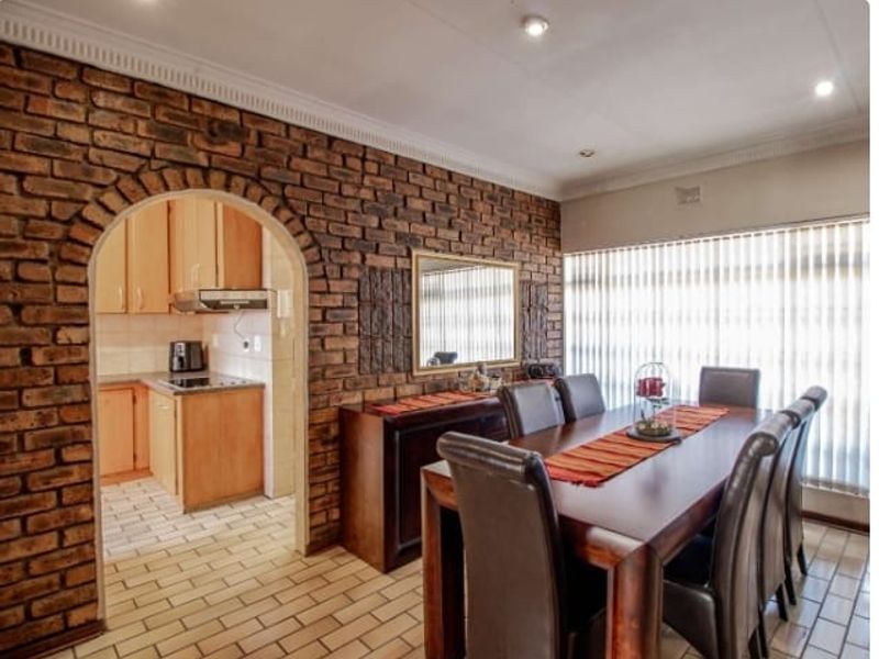 Well-Maintained Family Home with Exceptional Features - Photo 7