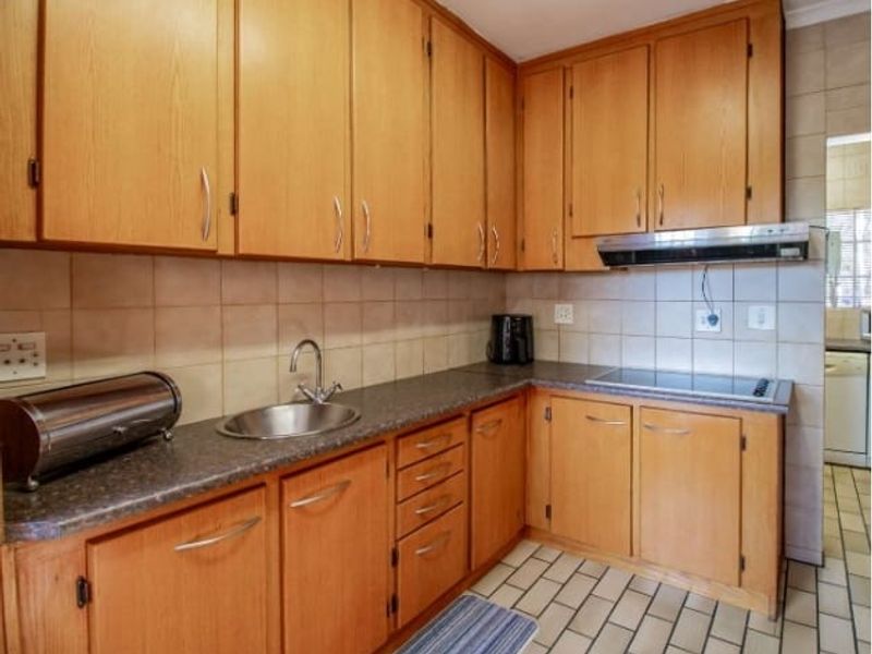 Well-Maintained Family Home with Exceptional Features - Photo 4