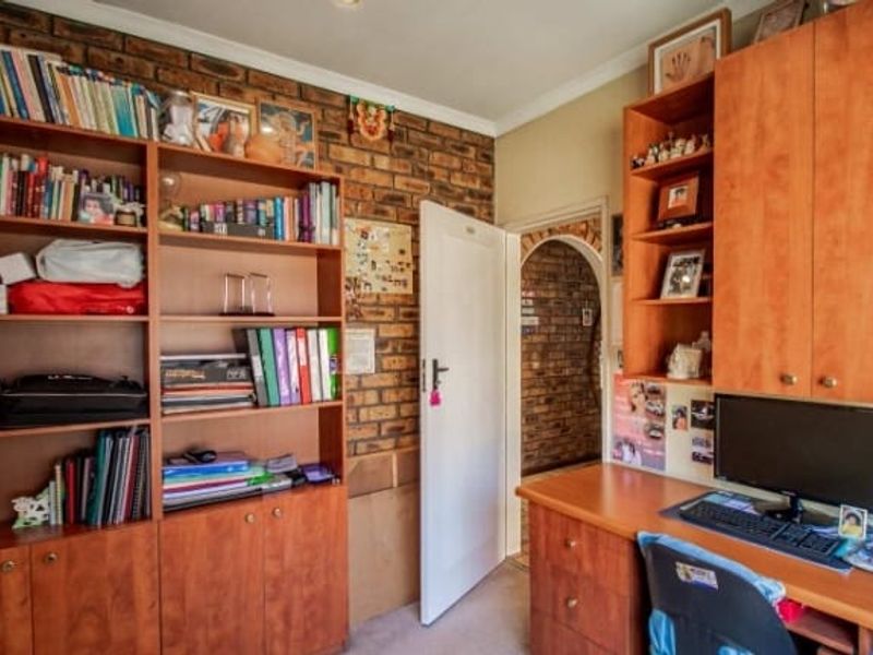Well-Maintained Family Home with Exceptional Features - Photo 3