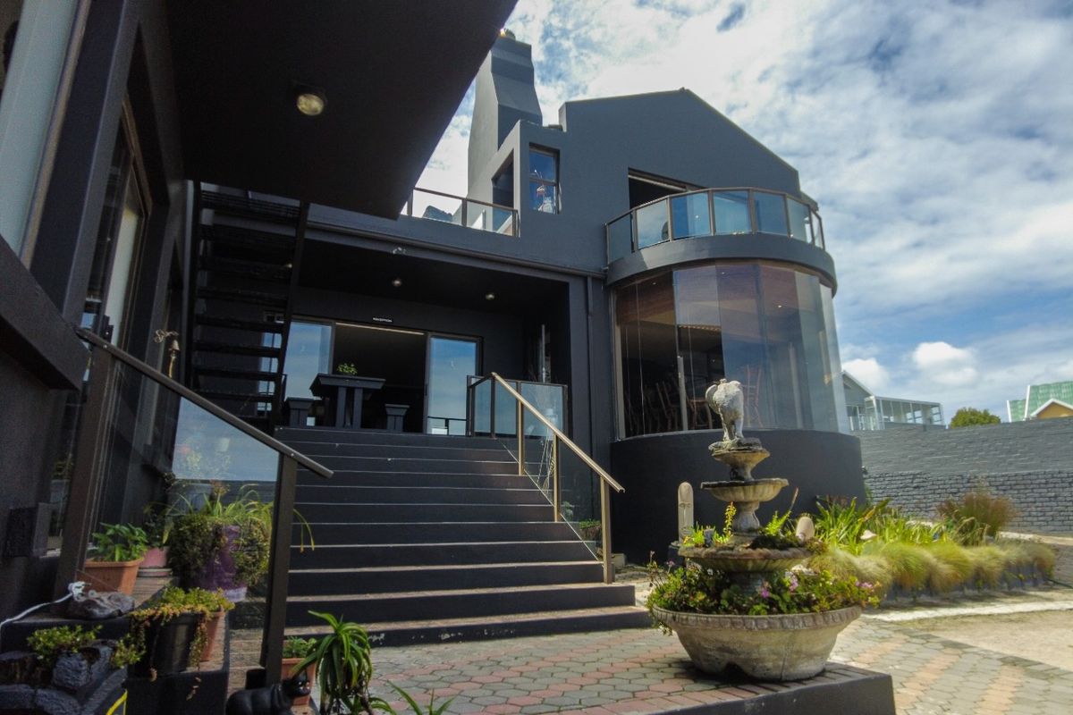 Prestigious Dana Bay residence with ocean views - Photo 2