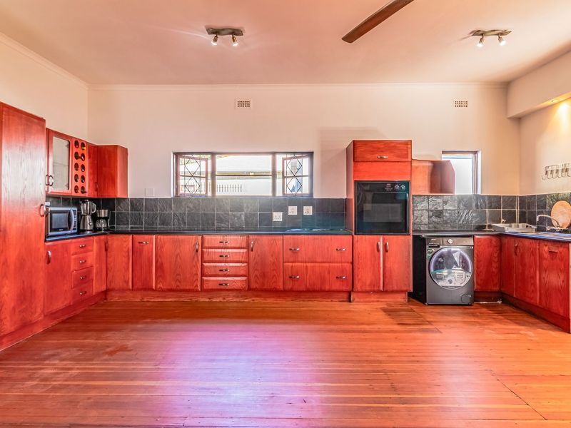 Versatile Family Living with Cottage, Office & Entertainer’s Charm - Photo 4