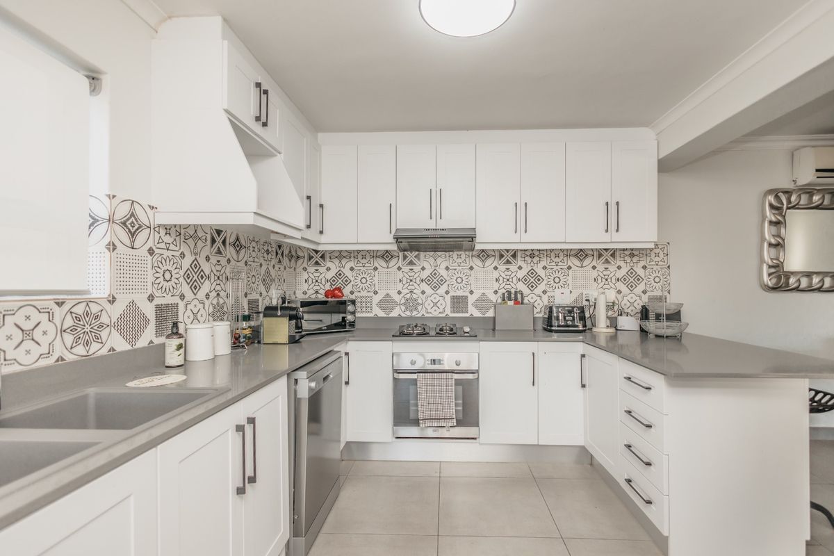 Welcome to a slice of paradise nestled in the heart of Avalon Estate! - Photo 4