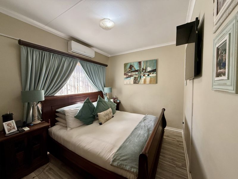 Modern 3 Bedroom House in Bougainvillea - Photo 10