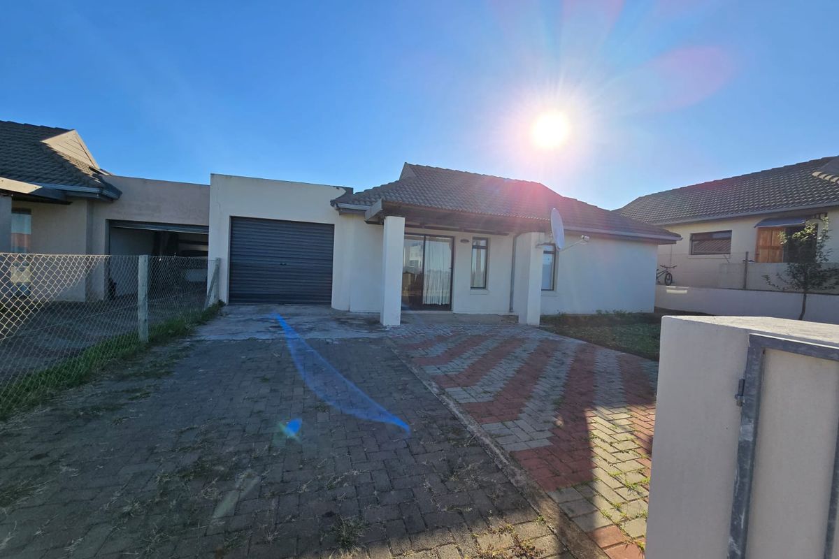 3 Bedroom home in Kidds Beach - Photo 3