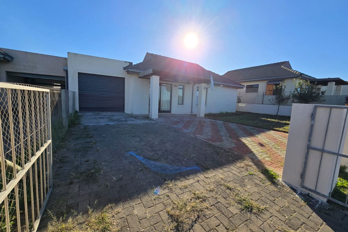 3 Bedroom home in Kidds Beach - Photo 2