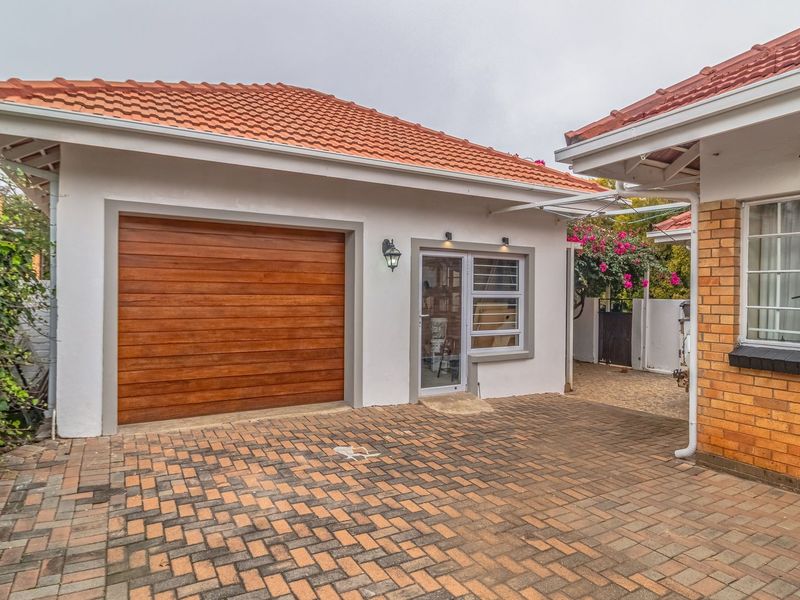 Elegant Dunvegan Living with Space, Style & Flatlet - Photo 3