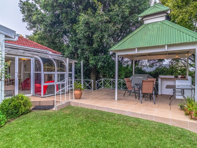Elegant Dunvegan Living with Space, Style & Flatlet - Photo 5