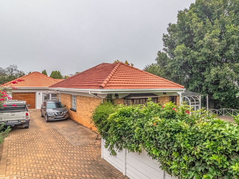Elegant Dunvegan Living with Space, Style & Flatlet - Photo 2