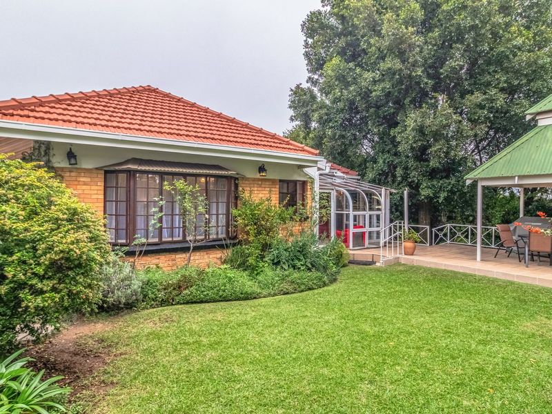 Elegant Dunvegan Living with Space, Style & Flatlet - Photo 4