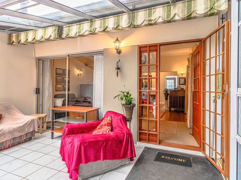 Elegant Dunvegan Living with Space, Style & Flatlet - Photo 9