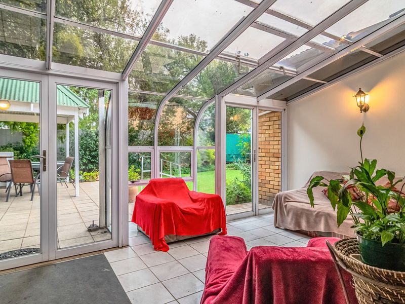 Elegant Dunvegan Living with Space, Style & Flatlet - Photo 7