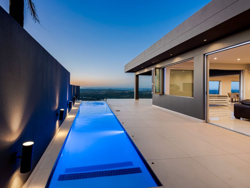 Luxury living with space, light, and unforgettable views. - Photo 2