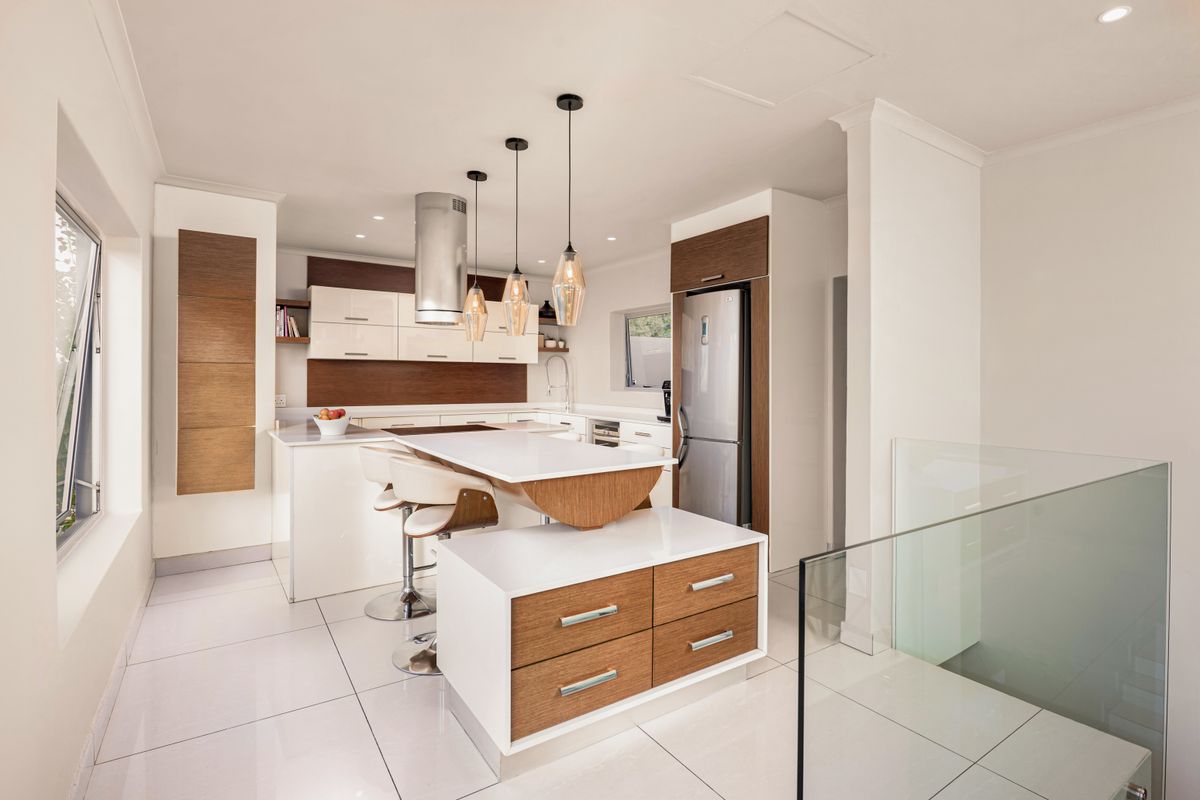Luxury living with space, light, and unforgettable views. - Photo 5