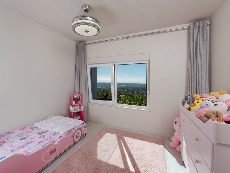 Luxury living with space, light, and unforgettable views. - Photo 10