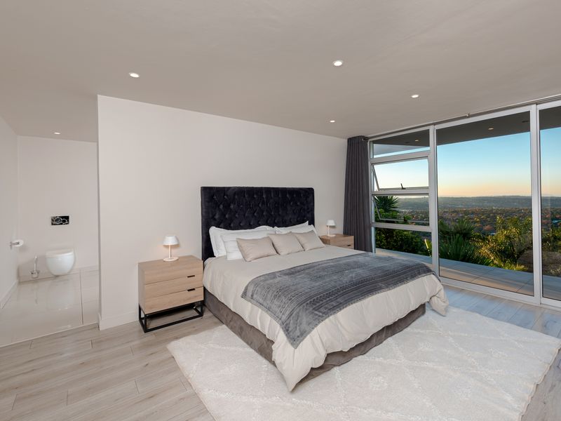 Luxury living with space, light, and unforgettable views. - Photo 6