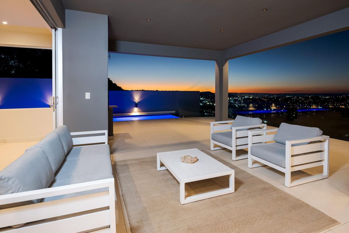 Luxury living with space, light, and unforgettable views. - Photo 3
