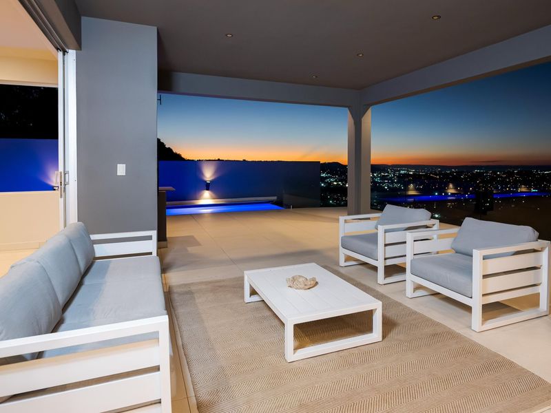 Luxury living with space, light, and unforgettable views. - Photo 3