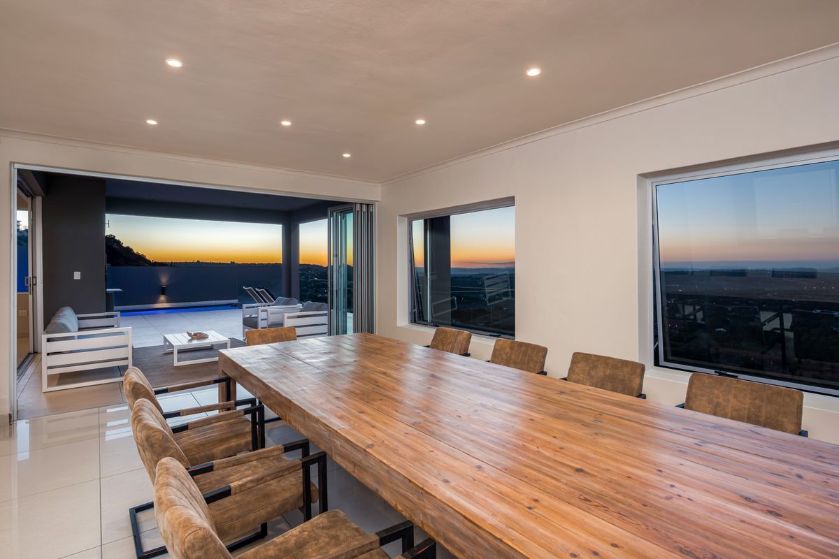 Luxury living with space, light, and unforgettable views. - Photo 4