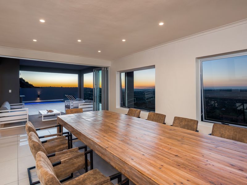 Luxury living with space, light, and unforgettable views. - Photo 4