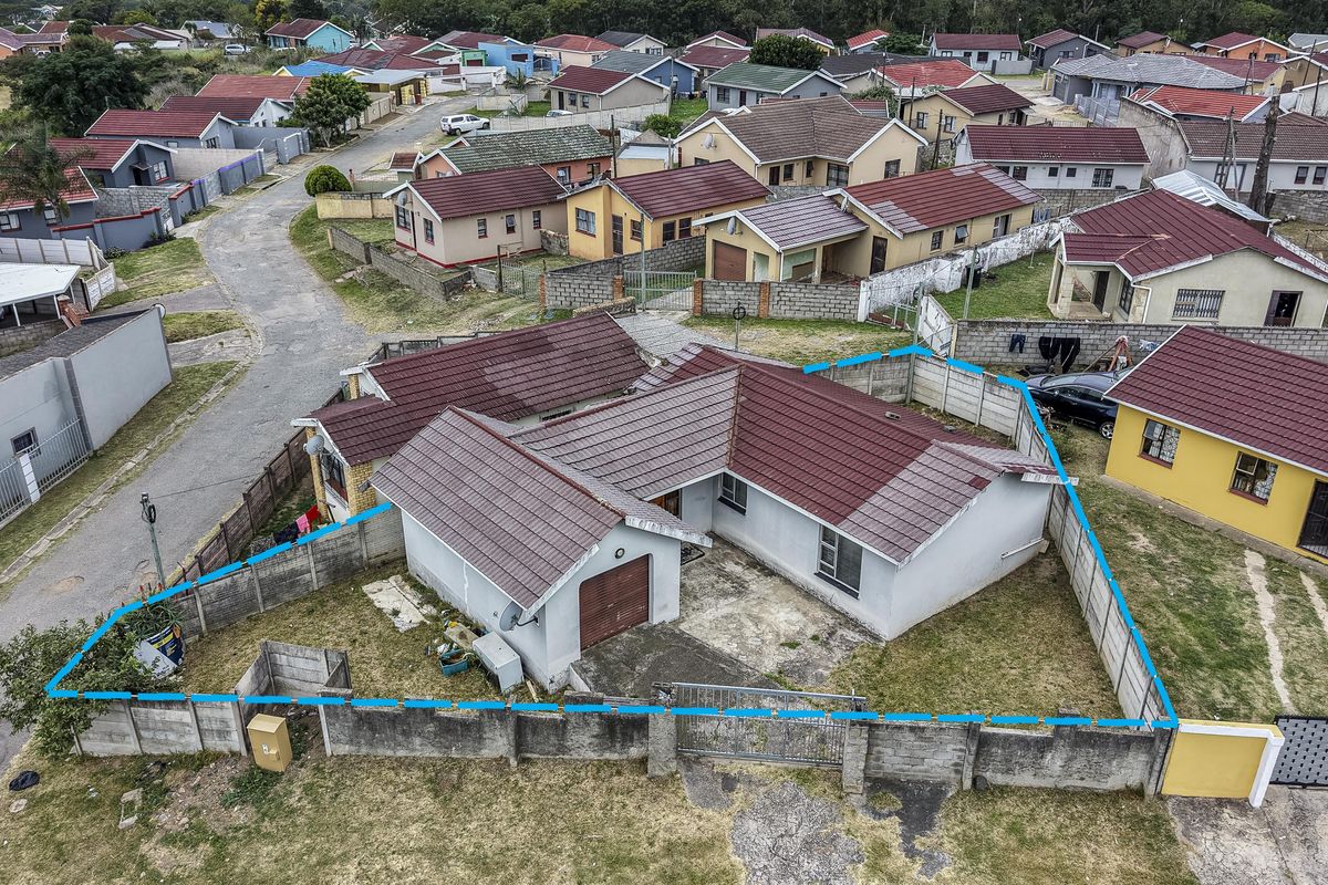 Your Next Chapter Starts Here – Inviting 3-Bedroom Family Home with Garage in Amalinda - Photo 2