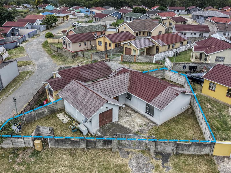 Your Next Chapter Starts Here – Inviting 3-Bedroom Family Home with Garage in Amalinda - Photo 2