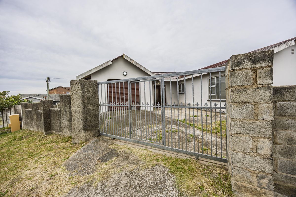 Your Next Chapter Starts Here – Inviting 3-Bedroom Family Home with Garage in Amalinda - Photo 5