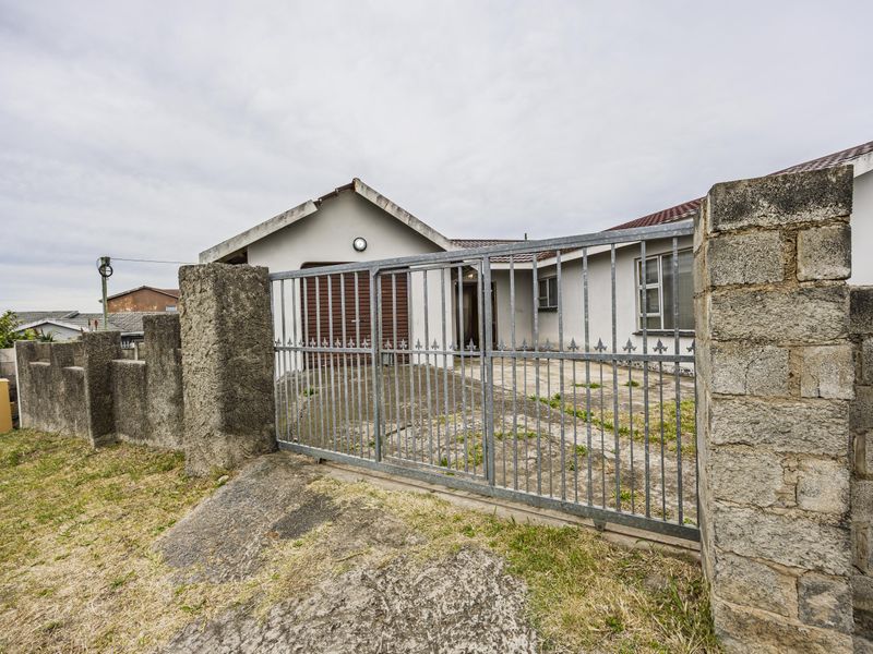 Your Next Chapter Starts Here – Inviting 3-Bedroom Family Home with Garage in Amalinda - Photo 5