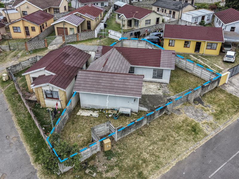 Your Next Chapter Starts Here – Inviting 3-Bedroom Family Home with Garage in Amalinda - Photo 3