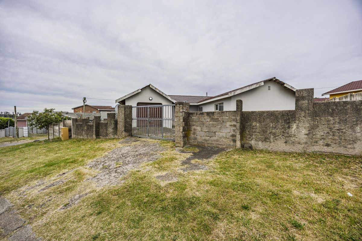 Your Next Chapter Starts Here – Inviting 3-Bedroom Family Home with Garage in Amalinda - Photo 4