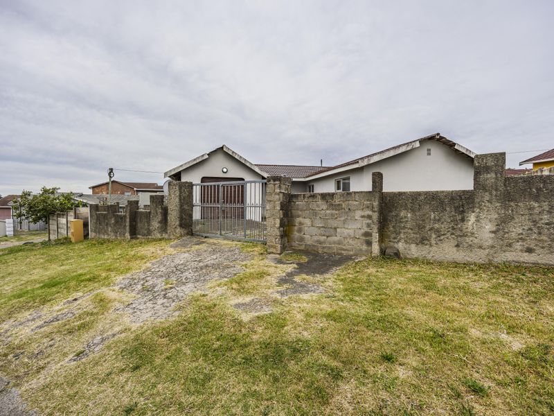 Your Next Chapter Starts Here – Inviting 3-Bedroom Family Home with Garage in Amalinda - Photo 4