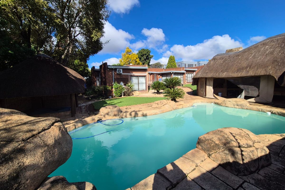 Family Paradise in Glenvista - Photo 4