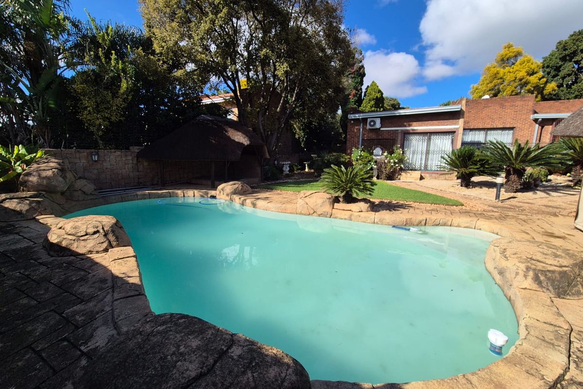 Family Paradise in Glenvista - Photo 5
